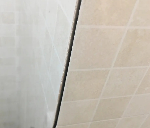 田林瓷砖空鼓维修公司分享阳台瓷砖脱落的修复过程可以分为以下几个步骤